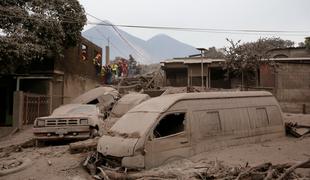 Vulkan v Gvatemali znova bruhal, pogrešajo več sto ljudi #foto