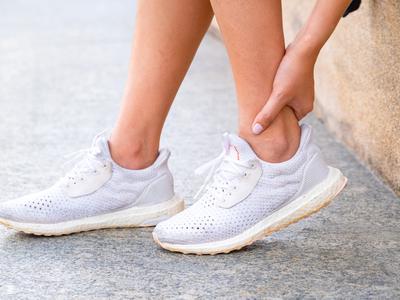 Znaki vnetja Ahilove tetive, ki pogosto vodijo v resnejšo poškodbo