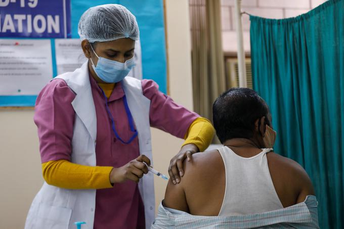 Cepivo je primerno za revnejše in srednje bogate države.  | Foto: Reuters