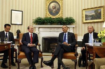 Obama na srečanju s Thein Seinom pozdravil demokratični napredek Mjanmara
