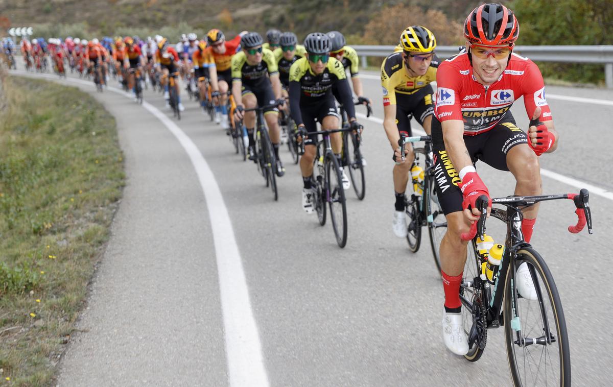 Primož Roglič Vuelta 2020 | Primož Roglič je brez težav ostal v rdečem. | Foto PHOTOGOMEZSPORT2020