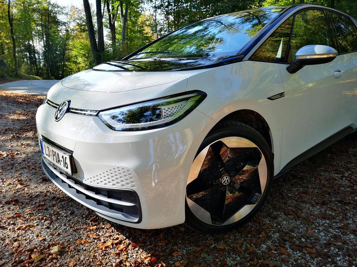 Volkswagen ID.3 je bil ena najpomebnejših električnih novosti leta. Po prodajnih številkah bo težko nasledil e-golfa, ki je bil z visokimi popusti in takrat še višjo subvencijo cenovno zelo ugoden. | Foto: Gregor Pavšič