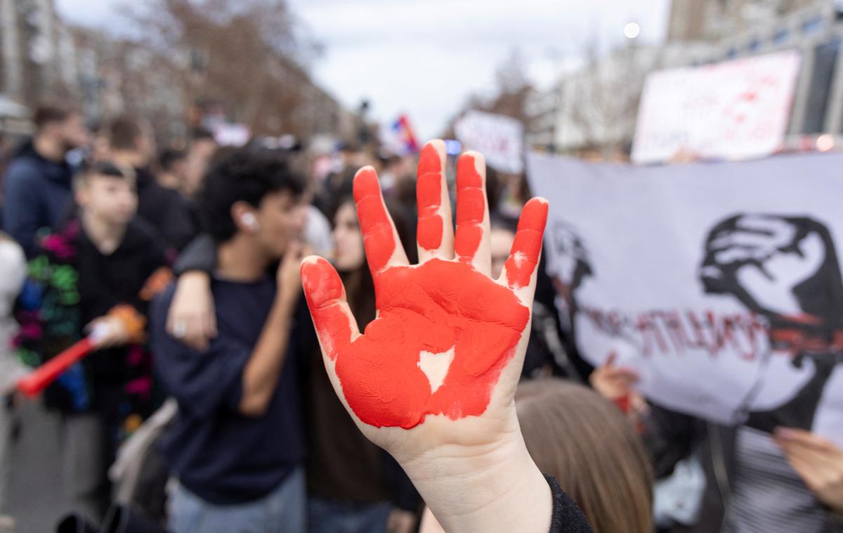 Novi Sad protest | Srbijo so po zrušenju nadstreška na novosadski železniški postaji 1. novembra lani, v katerem je umrlo 16 ljudi, zajeli množični protesti. | Foto Reuters