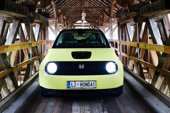 Honda e | Honda je za zdaj v Slovenijo že pripeljala majhen električni avtomobil z oznako e. | Foto Gregor Pavšič