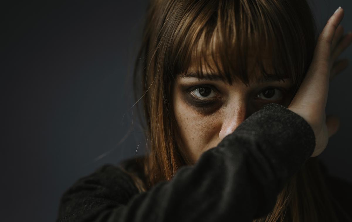 femicid | Primer je ponovno pretresel črnogorsko javnost ter dodatno opozoril na globoko zakoreninjen problem nasilja nad ženskami in neučinkovitost institucionalne zaščite. Fotografija je simbolična. | Foto Shutterstock