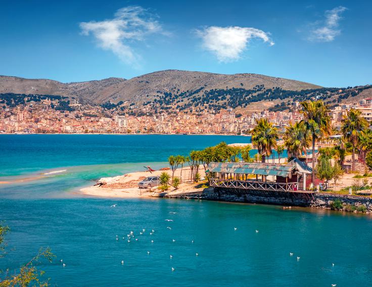 Albanija je v pričakovanju nove vroče poletne turistične sezone. Premore kar 300 kilometrov plaž. | Foto: Shutterstock