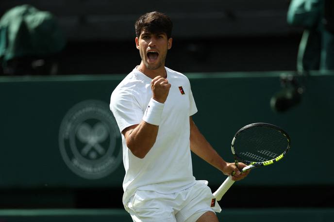Carlos Alcaraz | Carlos Alcaraz je v drugem krogu Wimbledona zanesljivo premagal britanskega vrstnika Oliverja Tarveta. | Foto Reuters