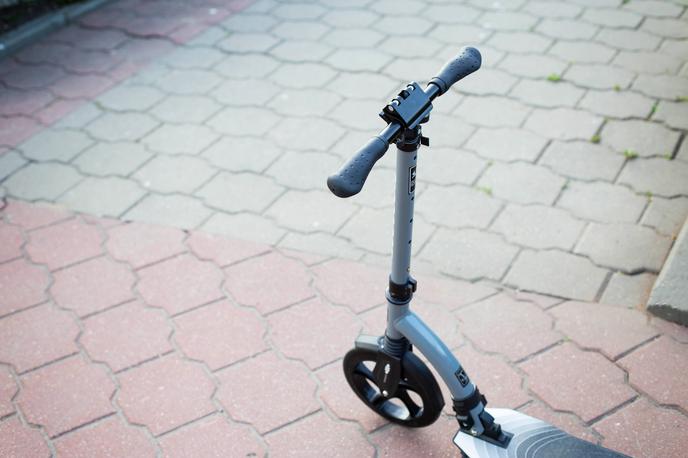 Električni skiro | Neznanci storilec je od mladoletnika zahteval, da mu izroči električni skiro. (Fotografija je simbolična). | Foto Shutterstock