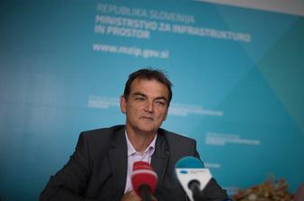 Afera avtošole: minister sprejel odstop Bojana Žlendra (odzivi)