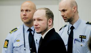 Zavrnili Breivikovo pritožbo glede razmer v zaporu