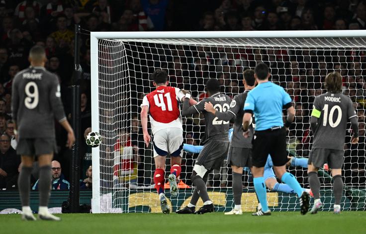 Declan Rice je nevarno streljal ob koncu polčasa. | Foto: Reuters