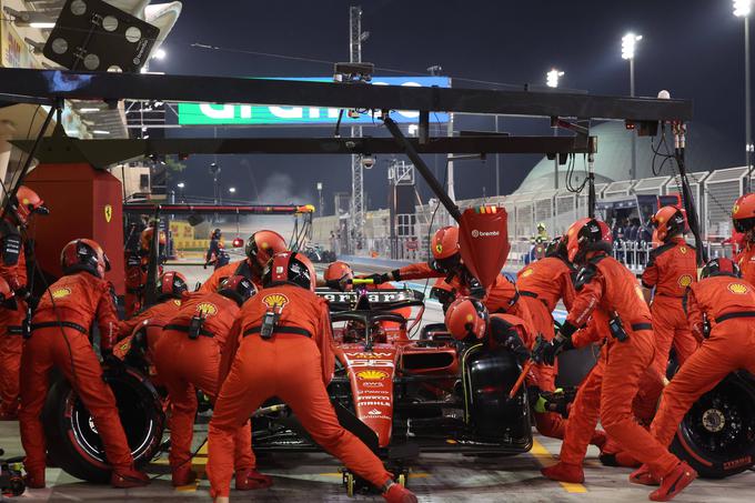Ferrari s četrtim mestom Sainza in odstopom Leclerca ne more biti zadovoljen. | Foto: AP / Guliverimage