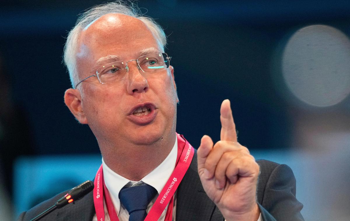 Kiril Dmitrijev | Kiril Dmitrijev se je rodil v Kijevu očetu biologu in materi genetičarki, ki sta delala na neki kijevski znanstveni instituciji. Menda je kot najstnik sodeloval na prodemokratičnih protestih v Ukrajini, zdaj pa pravi, da se je rodil v Sovjetski zvezi. | Foto Guliverimage