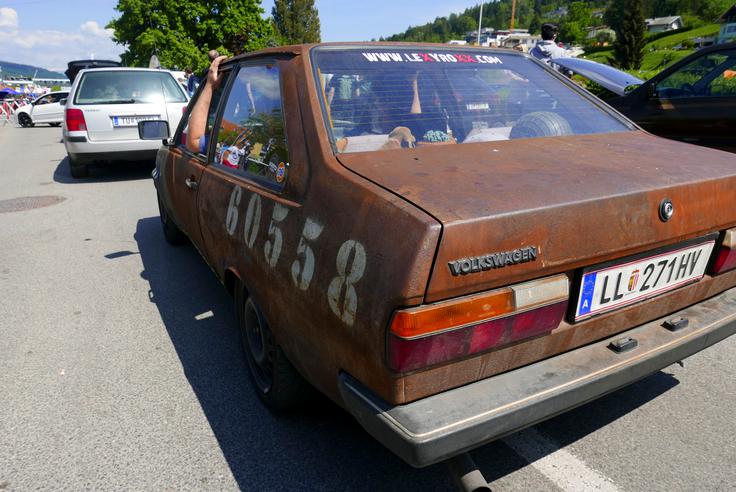 Tehnika "ratrod" nič več le pri starodobnih ameriških klasikah, temveč tudi pri starodobnih volkswagnih. Tudi rja lahko avtomobilu doda veliko žlahtnosti. | Foto: 