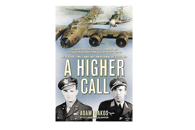 Zgodbo Franza Stiglerja (desno) in Charlierja Browna (levo) podrobno opisuje knjiga A Higher Call, ki jo je napisal Adam Makos. | Foto: Amazon