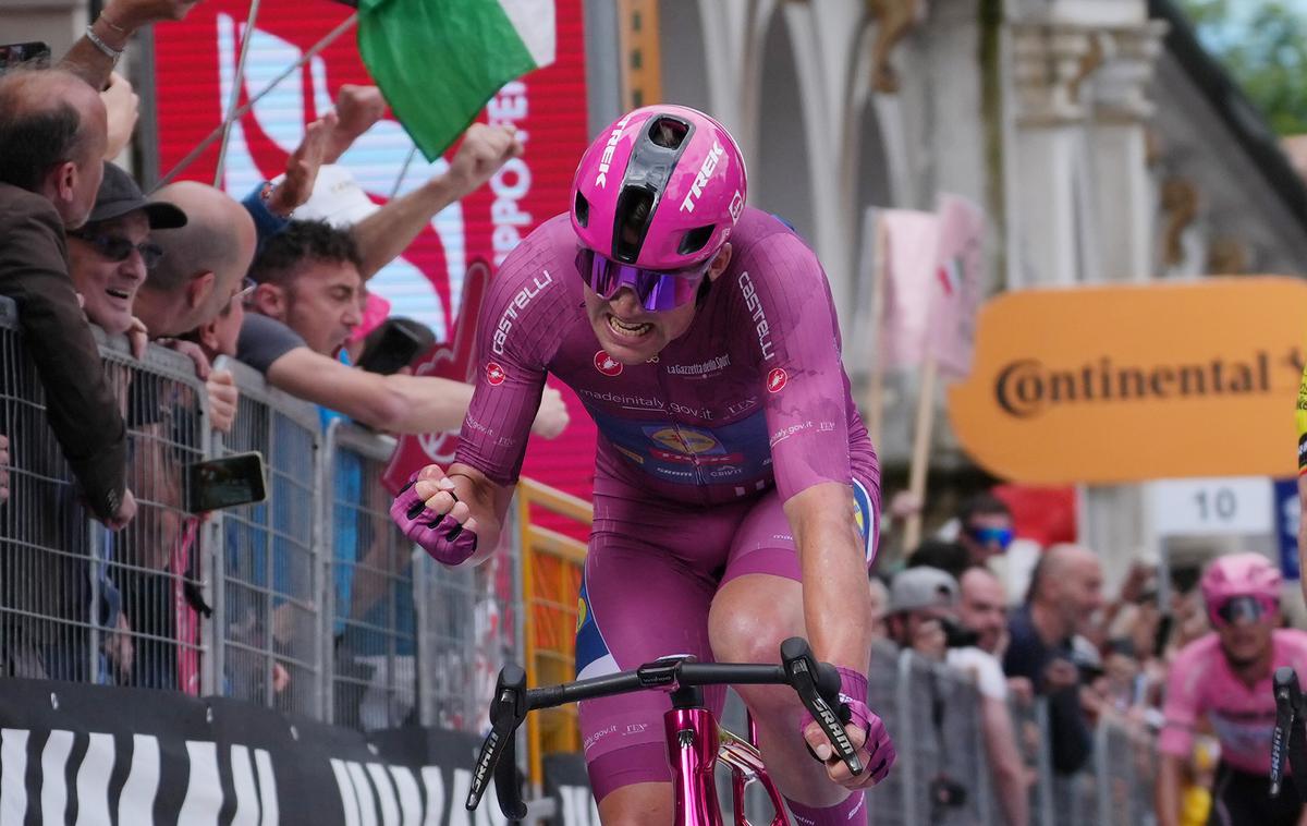 Mads Pedersen Giro 2025 | Mads Pedersen dominira na letošnjem Giru. Današnja zmaga je že četrta na tej dirki, s tem je še povečal prednost v razvrstitvi za ciklamno majico. | Foto LaPresse