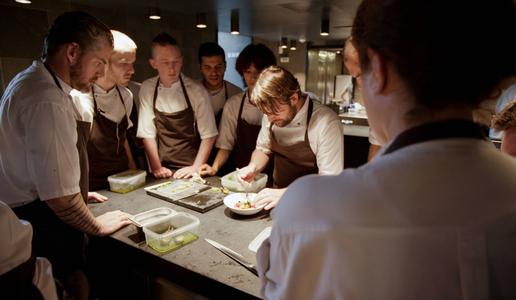 Padec slavnega kuharja: zaradi obtožb o nasilju zapušča svojo restavracijo