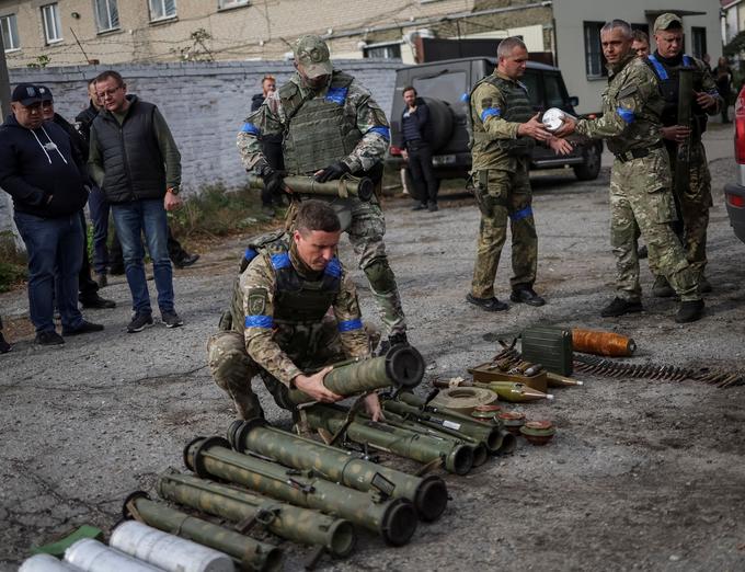 Rusi so za seboj pustili veliko opreme.  | Foto: Reuters