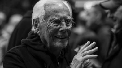 Umrl je Giorgio Armani
