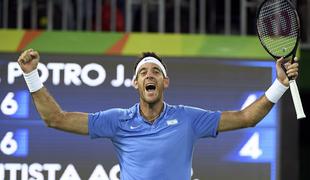 Del Potro izločil Nadala in se zavihtel v finale