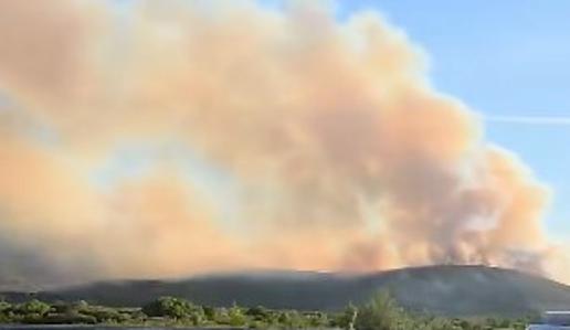 Izredno stanje pri Šibeniku, v zraku več letal za gašenje #video
