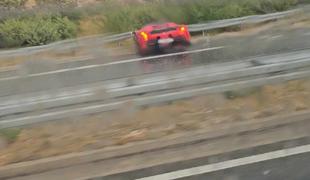 Najzmogljivejši ferrari končal v ograji