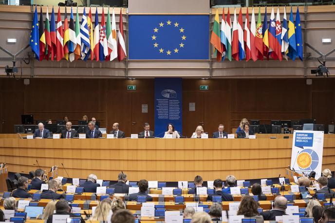 Evropski parlament seja | Po današnji potrditvi na odboru za peticije bo o predlogu resolucije na julijskem plenarnem zasedanju glasoval še Evropski parlament. | Foto Evropski parlament