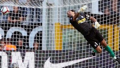 Buffon decembra na operacijo kolena