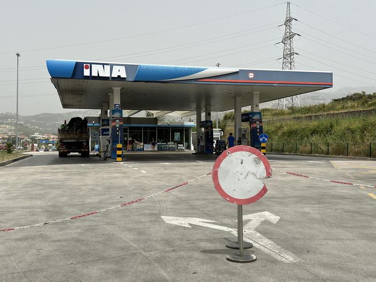 V Splitu so zaradi električnega mrka morali zapreti bencinsko črpalko.  | Foto: Grgo Jelavic/Pixsell