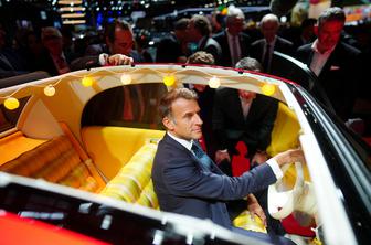 V Parizu tudi Macron: francoski predsednik med avtomobilskimi novostmi #foto