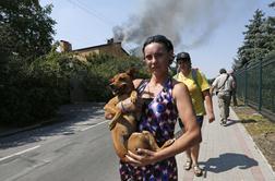 Ukrajinska vojska s topništvom nad Doneck, ubita vsaj dva civilista