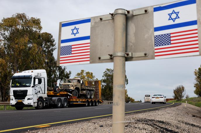 Izrael | Trump je prejšnji teden razburil z načrtom za Gazo, po katerem naj bi v 15-mesečni vojni med Izraelom in palestinskim islamističnim gibanjem Hamas uničeno enklavo spremenili v "riviero Bližnjega vzhoda" pod nadzorom ZDA. | Foto Reuters