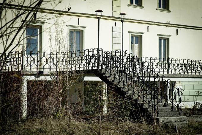 V hotelu grad Podvin je poleti 1990 nastal tudi prvi osnutek ustave. | Foto: Ana Kovač