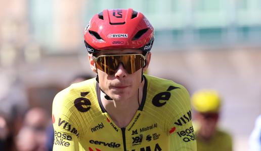 Vingegaard še enkrat v klanec pometel s tekmeci