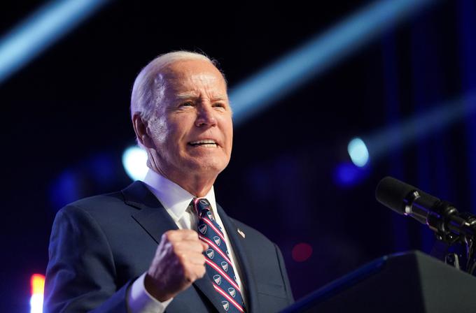 Joe Biden se bo potegoval za še en mandat na položaju predsednika ZDA, pa čeprav je veliko Američanov zaskrbljenih zaradi njegove starosti.  | Foto: Reuters