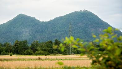 Parkirišče v Tacnu pod Šmarno goro odslej plačljivo