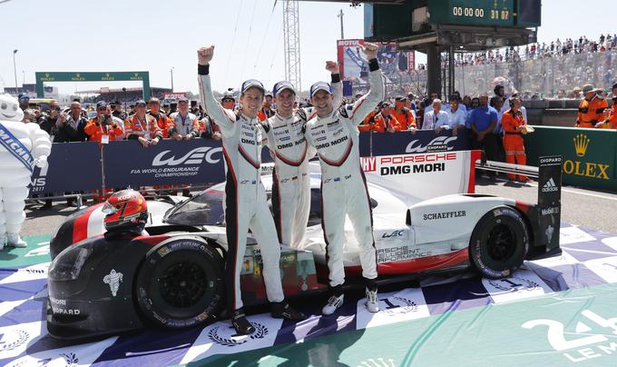 Ekipa Porsche LMP: na tron so se pripeljali  dirkači Brendon Hartley, Timo Bernhard in Earl Bamber (od leve proti desni) | Foto: Porsche