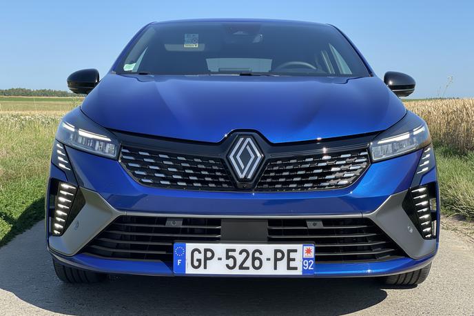 Renault clio | Renault stavi na električno prihodnost in snuje posebno podjetje Ampere, a vsaj to desetletje bo njihov paradni prodajni konj klasični clio.  | Foto Gregor Pavšič