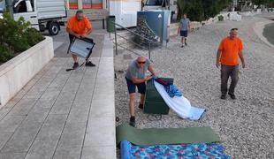Na hrvaški plaži zjutraj pobrali vse brisače in jih odpeljali