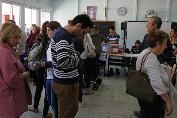 volitve v Španiji | Na predčasnih parlamentarnih volitvah beležijo izredno visoko udeležbo, do 18. ure je glasovalo več kot 60 odstotkov volivcev in volivk. | Foto Reuters