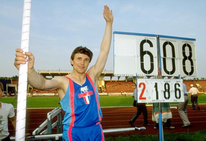 Sergej Bubka je postavljal rekorde v skoku s palico. Na koncu se je zaustavil pri znamki 6,14 m, ki velja še danes. | Foto: 