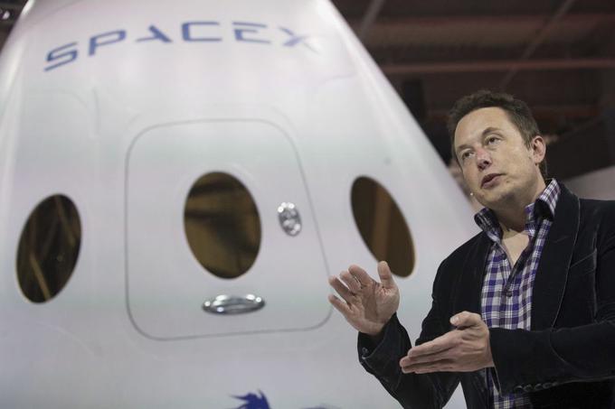 Elon Musk ob predstavitvi vesoljske potniške kapsule Dragon | Foto: Reuters