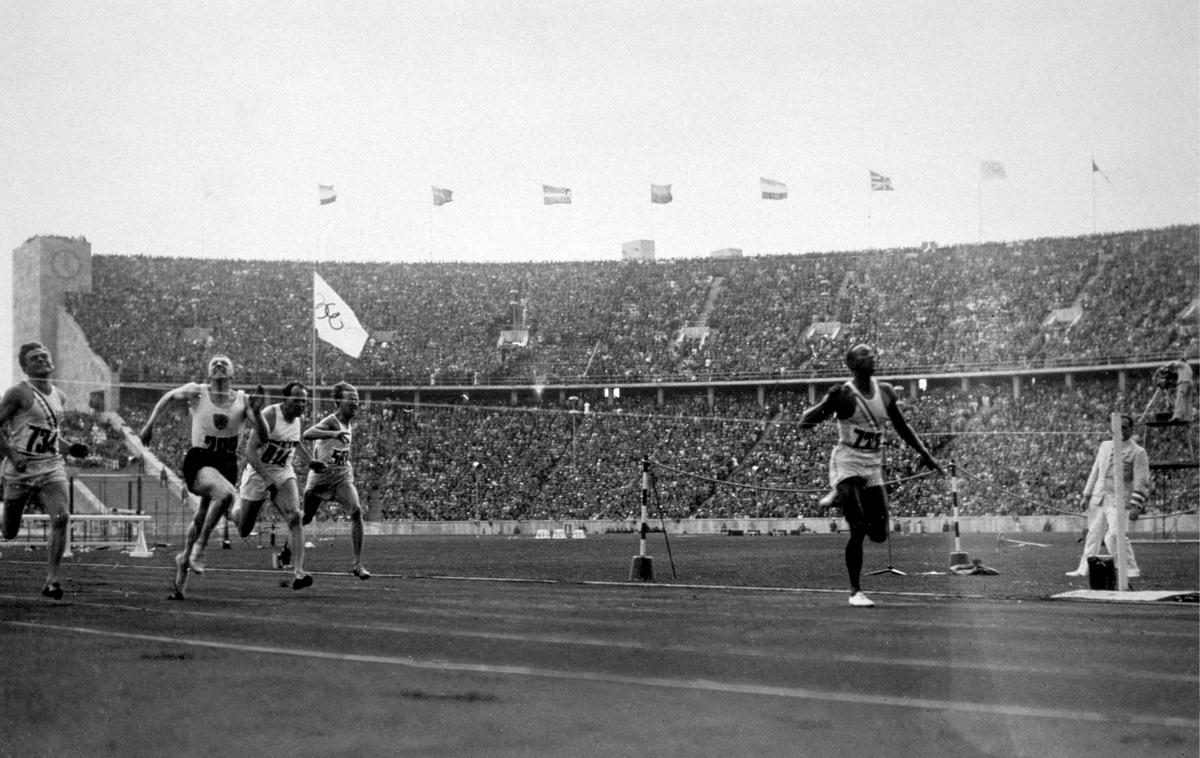 Jesse Owens | Jesse Owens (1913-1980) je leta 1936 v Berlinu poskrbel za eno od največjih zgodb v zgodovini olimpijskih iger. | Foto Getty Images
