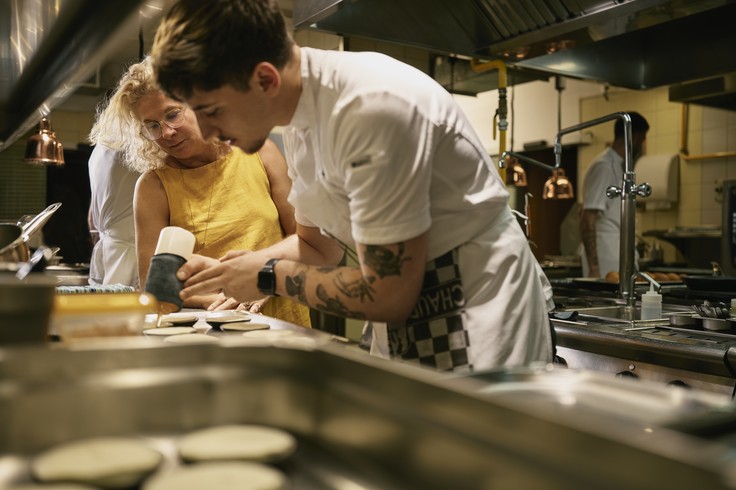 "JAZ je res za dva evra dražji kot denimo lokal, ki je dvesto metrov stran. Ampak tam ješ carbonaro, ki ni videla ne jajc ne sira, medtem ko je v dva evra dražjem JAZ-u prisotna kreativa in dobra sestavina." | Foto: Foto: Ciril Jazbec