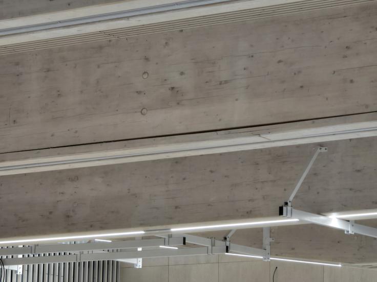 Pred tremi leti sta bovški župan Valter Mlekuž in direktor Kolektor Kolinga Tine Vadnal 8,9-milijonsko pogodbo za izgradnjo podpisala 24. septembra 2021. V začetku letošnjega septembra je bovški občinski svet potrdil še 1,2-milijonski aneks k osnovni pogodbi. | Foto: STA