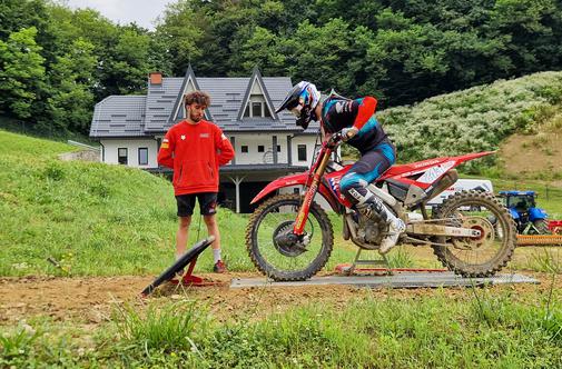 Včeraj zelena luč zdravnikov, danes Tim Gajser že na motorju