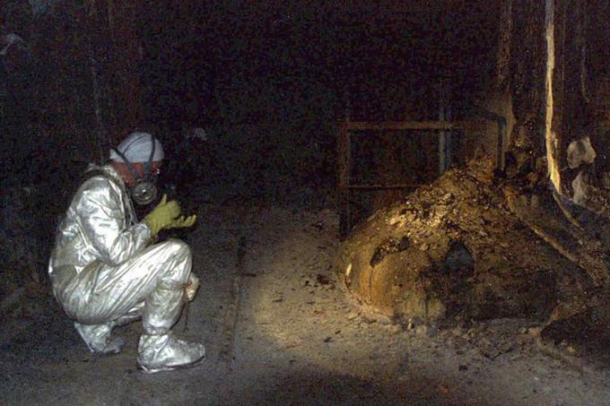 Takole je videti staljeno jedro reaktorja, ki se je prebilo do černobilske kleti. Prostor je še danes tako radioaktiven, da velja za enega najnevarnejših na svetu. Kliknite na fotografijo za zgodbo.  | Foto: Thomas Hilmes/Wikimedia Commons