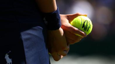 Sramotno: izdelovalci žog za Wimbledon so plačani le šest evrov na dan