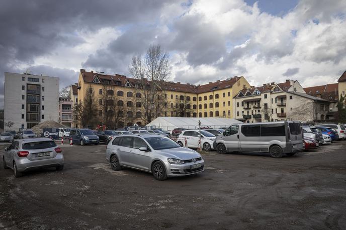 Parkirišče Nuk2 v Ljubljani. | Parkirišče je bilo namenjeno parkiranju osebnih vozil.  | Foto Bojan Puhek