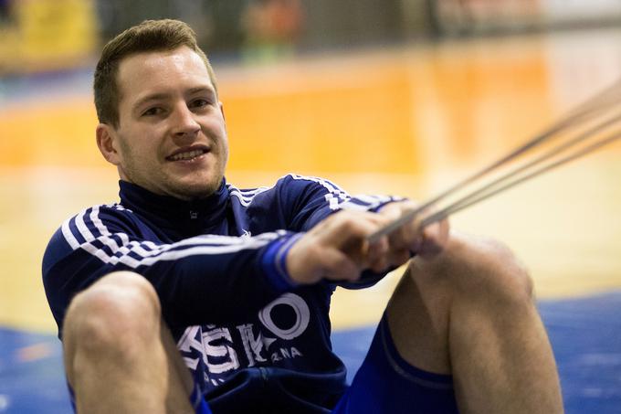 Dozdajšnji igralec Celja, v prihodnje pa Kiela, Miha Zarabec si bo tekmo s Švico ogledal s tribune. | Foto: Urban Urbanc/Sportida